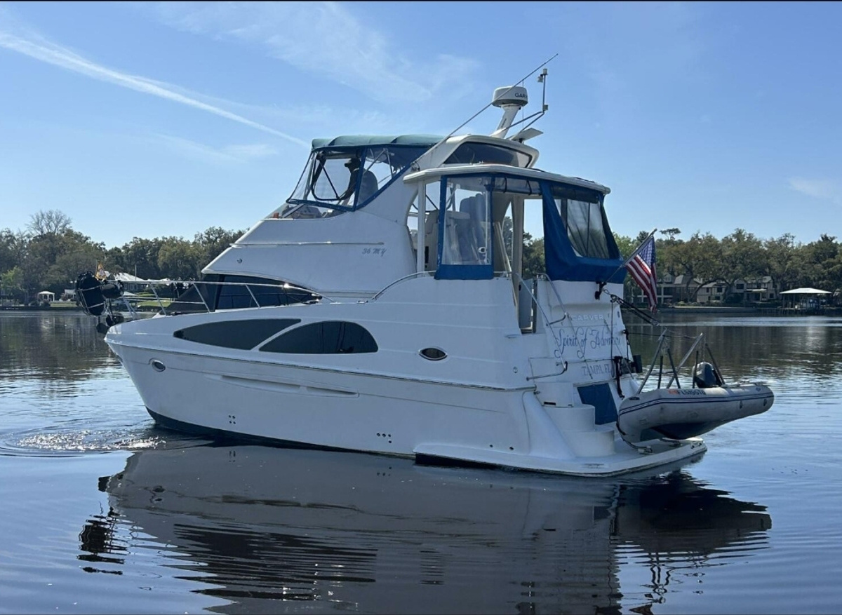 Image of 2005 Carver 366 MY 