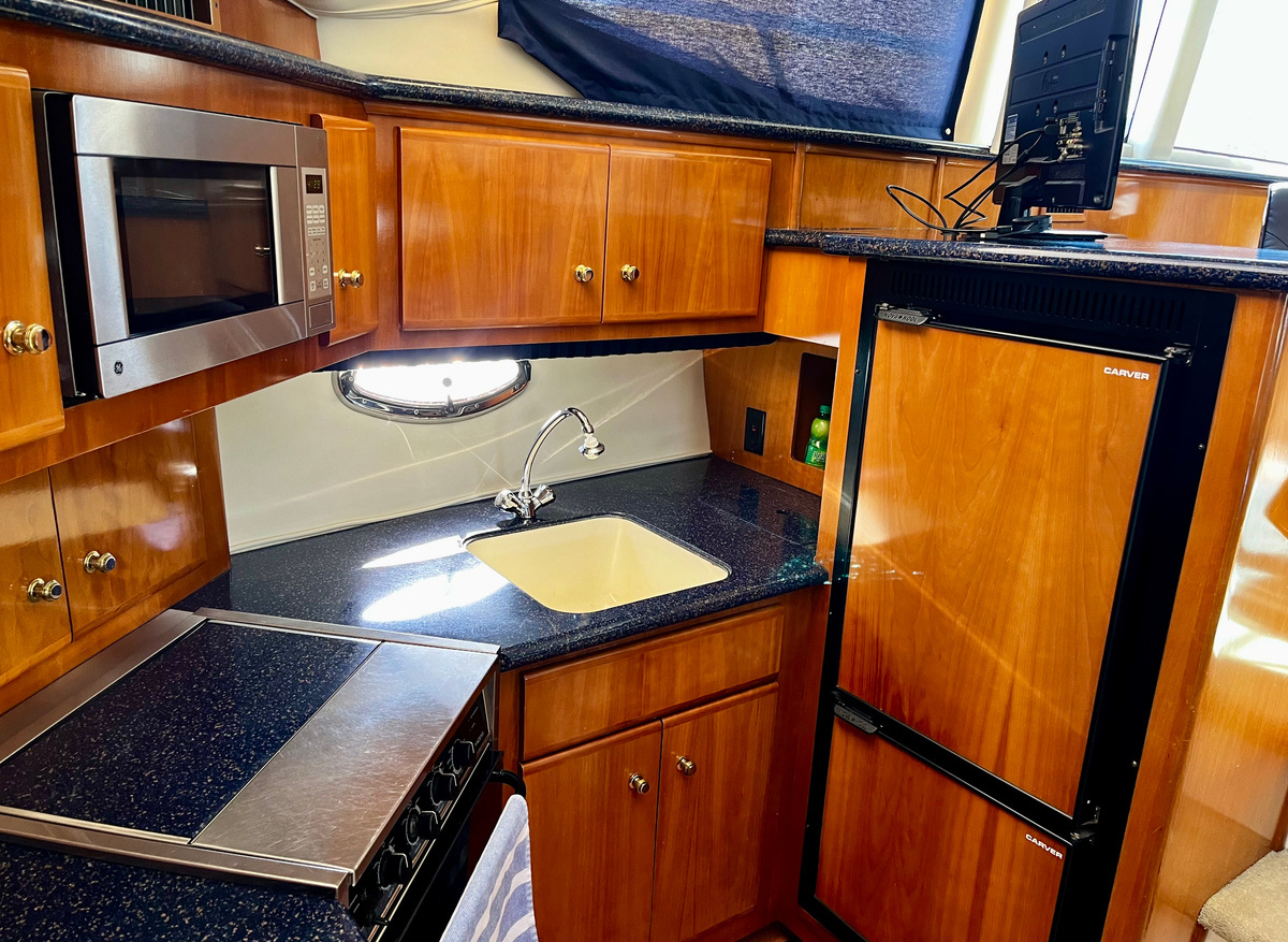 406-kitchen.jpg