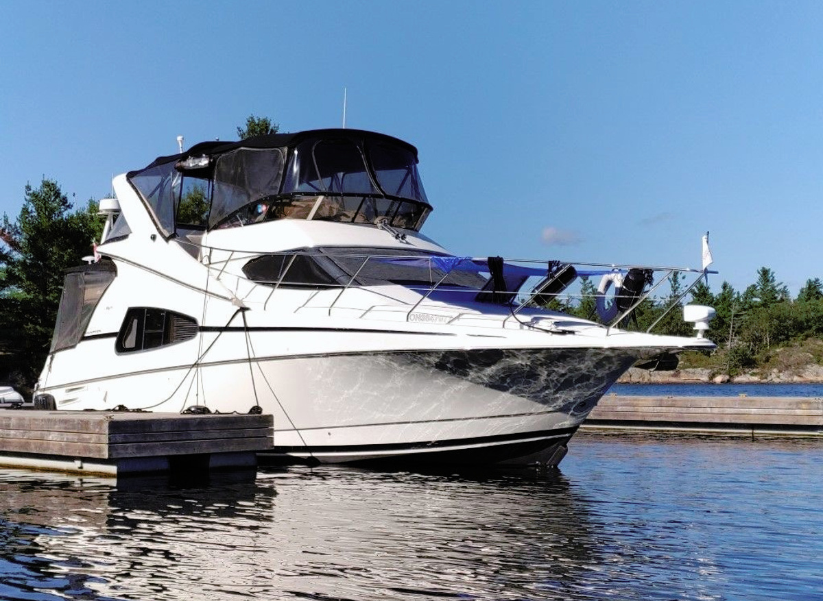 Image of 2001 Silverton 330 Sedan Sport Bridge