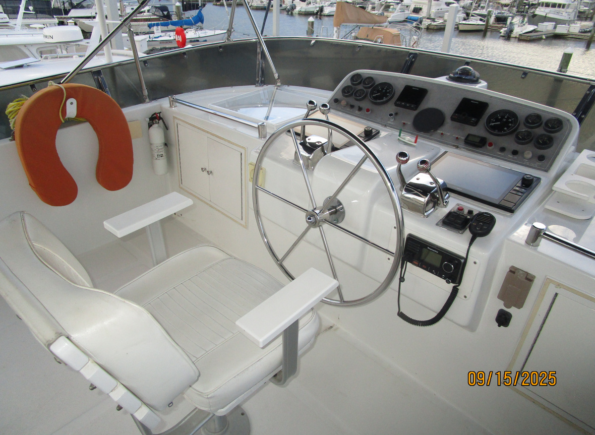 Its-About-Time-flybridge-helm1-9-15-25-E0809.JPG