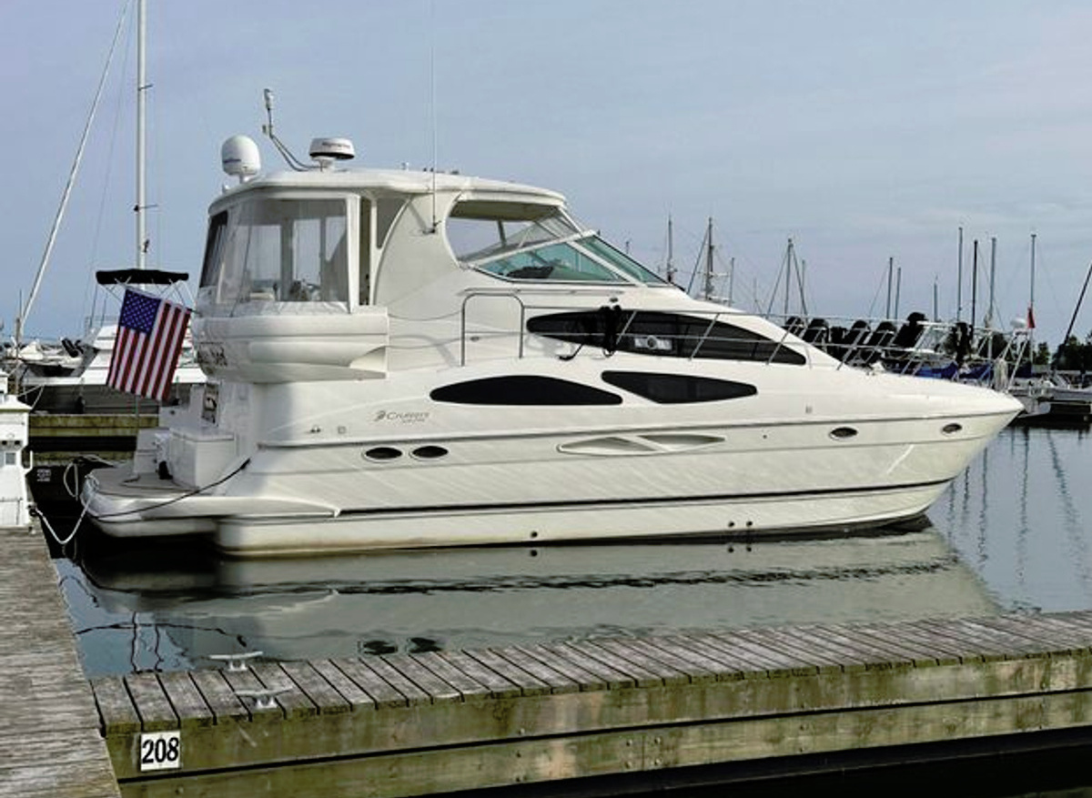 Image of 2004 Cruisers 405 Express Motoryacht