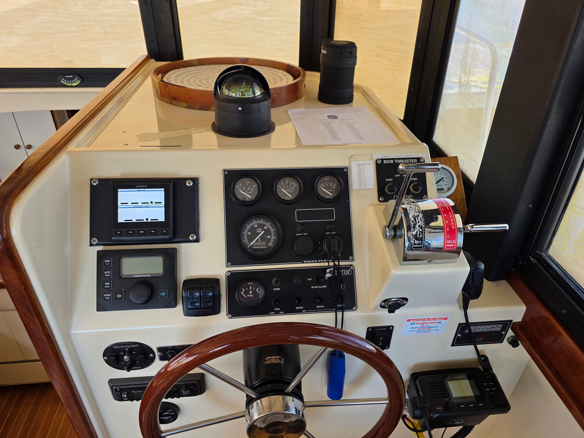 Bonjour-lower-helm1-A2338.jpg