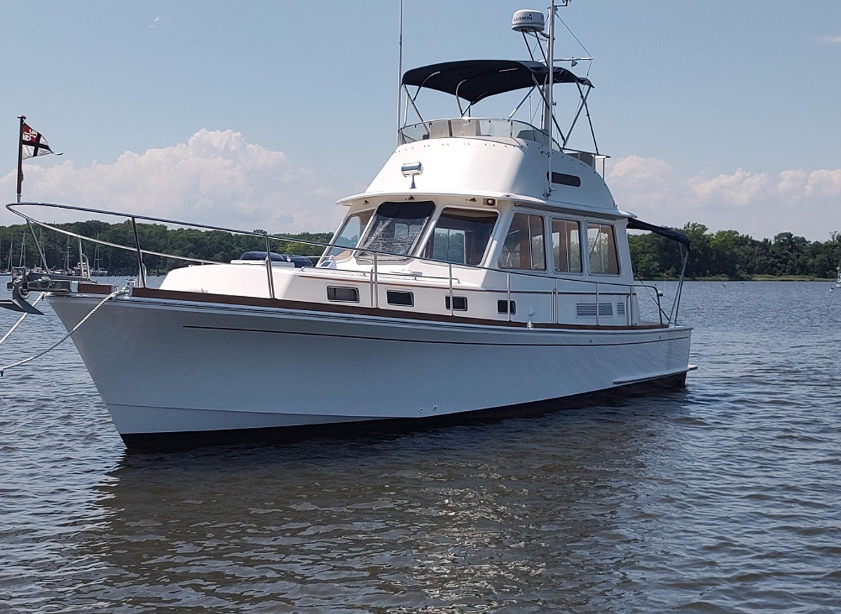 Image of 1996 Grand Banks Eastbay 40 Flybridge 