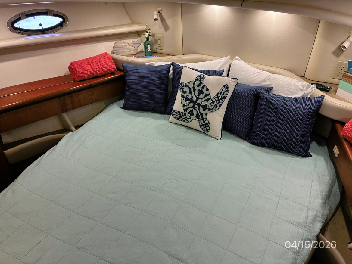 12-KnotComplaingVIPBerth-1ED3B.jpg