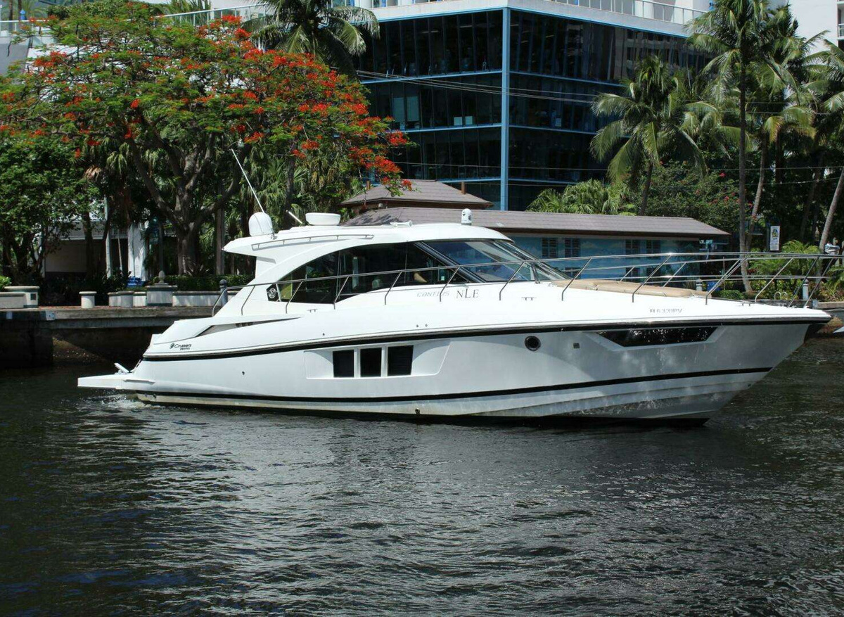 Image of 2014 Cruisers Yachts 45 Cantius