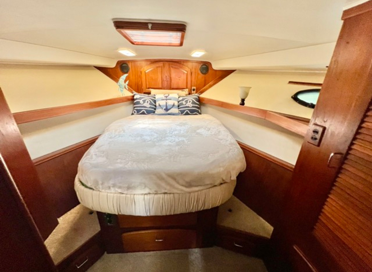 30 1988 Californian 45 forward vip stateroom 1 Medium.jpeg