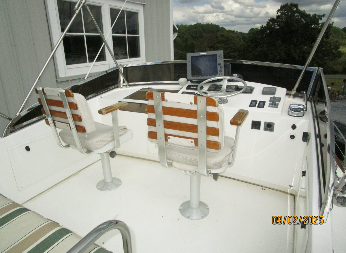 Ping-flybridge-fwd-9-2-25-2D83C.JPG