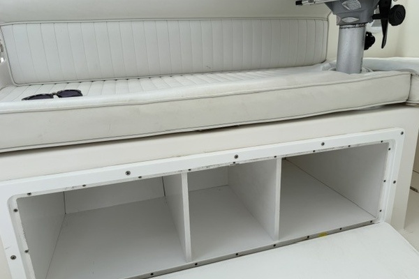 31_-cabo-Flybridge-seating-and-storage-4763A.jpg