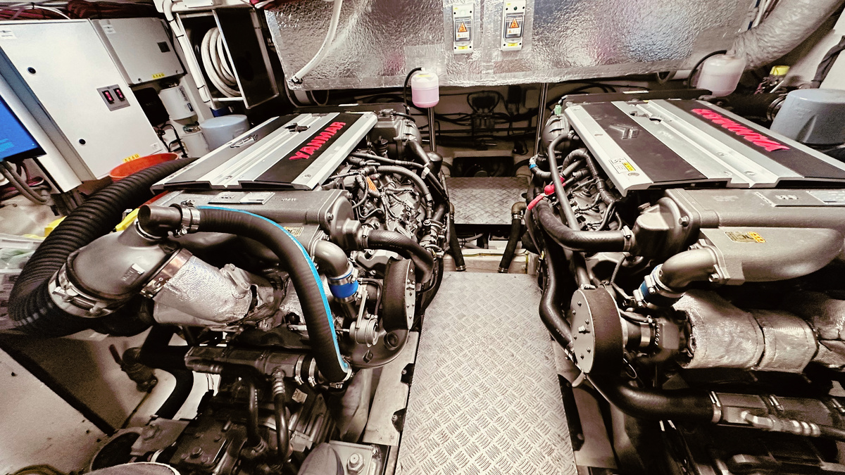 18-33-Engineroom-01-Engines-OK-3BE45.jpeg