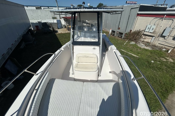 Gosnear-25_-Grady-White-foredeck-aft-view-C1690.jpg