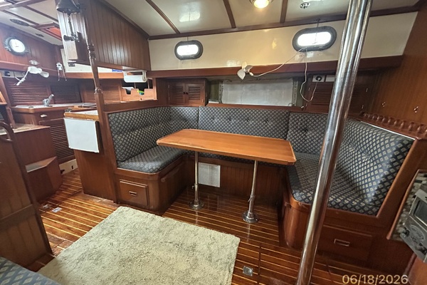 37_-Tayana-salon-port-B2243.jpg