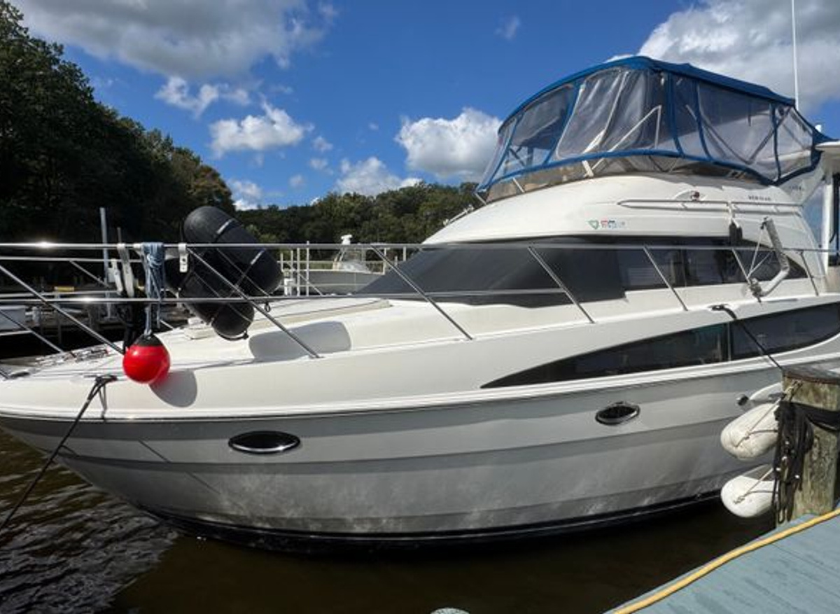 Image of 2004 Meridian 459 Cockpit Motoryacht