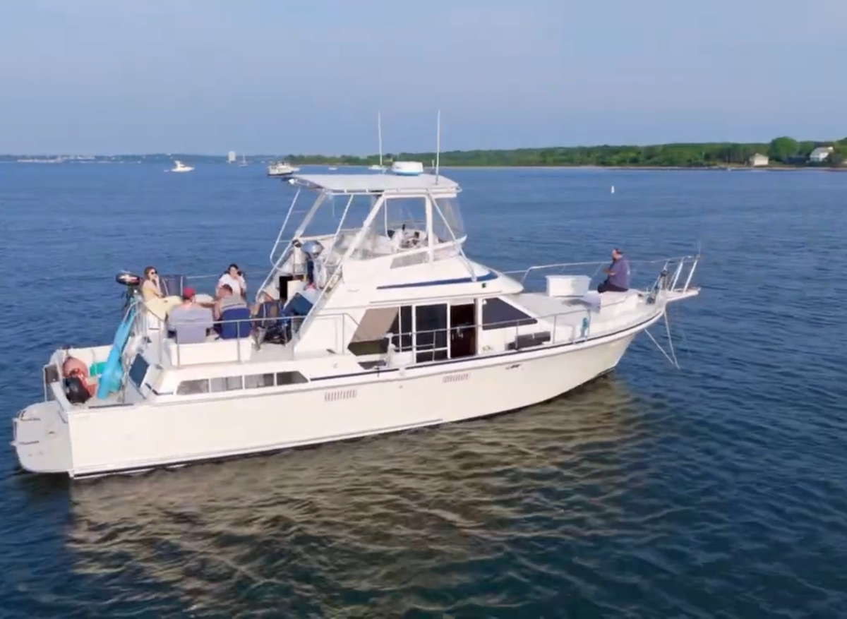 Image of 44 Tollycraft Aft Cabin Cockpit