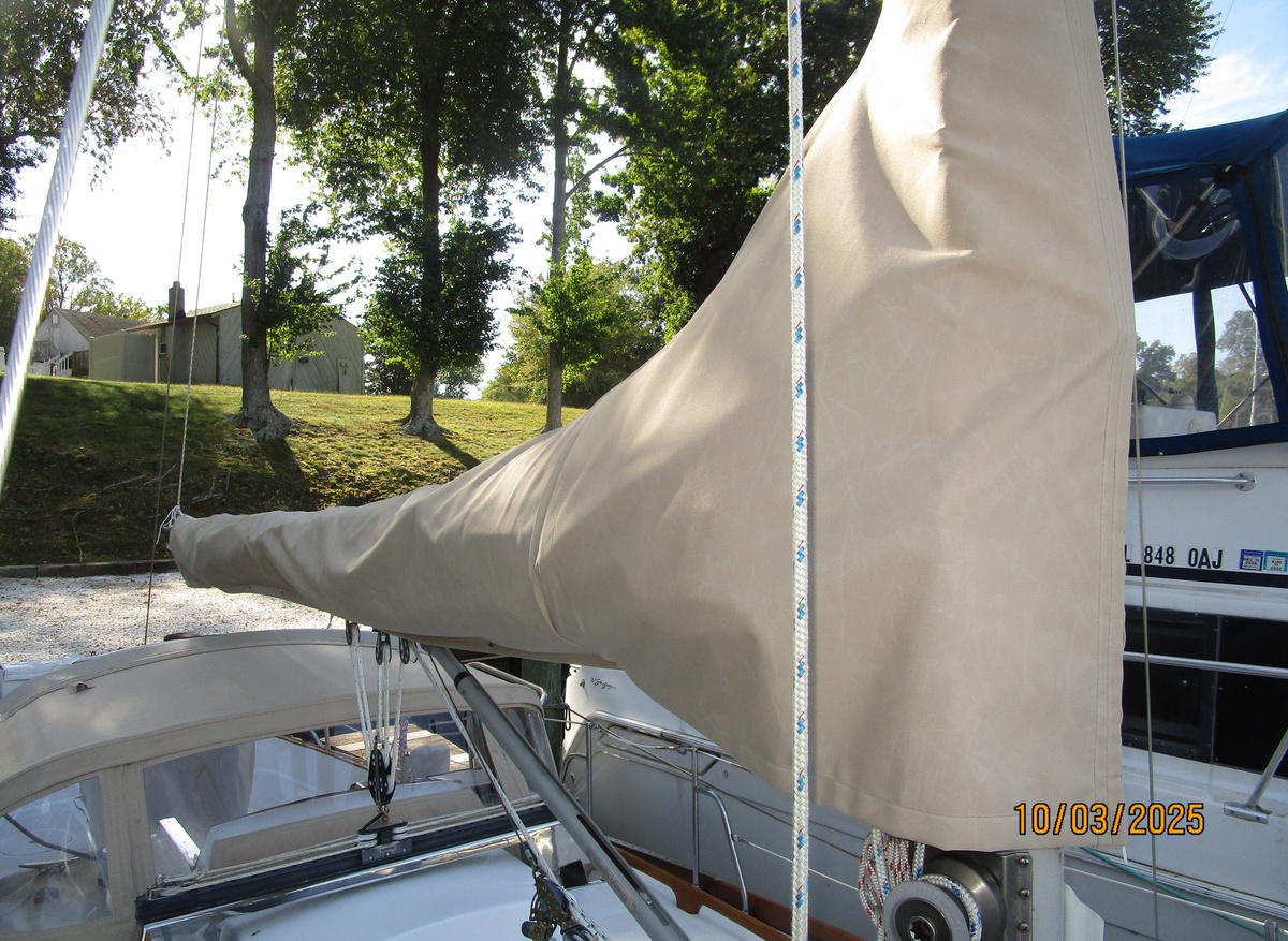 Skye-mainsail-cover1-10-3-25-39BA2.JPG
