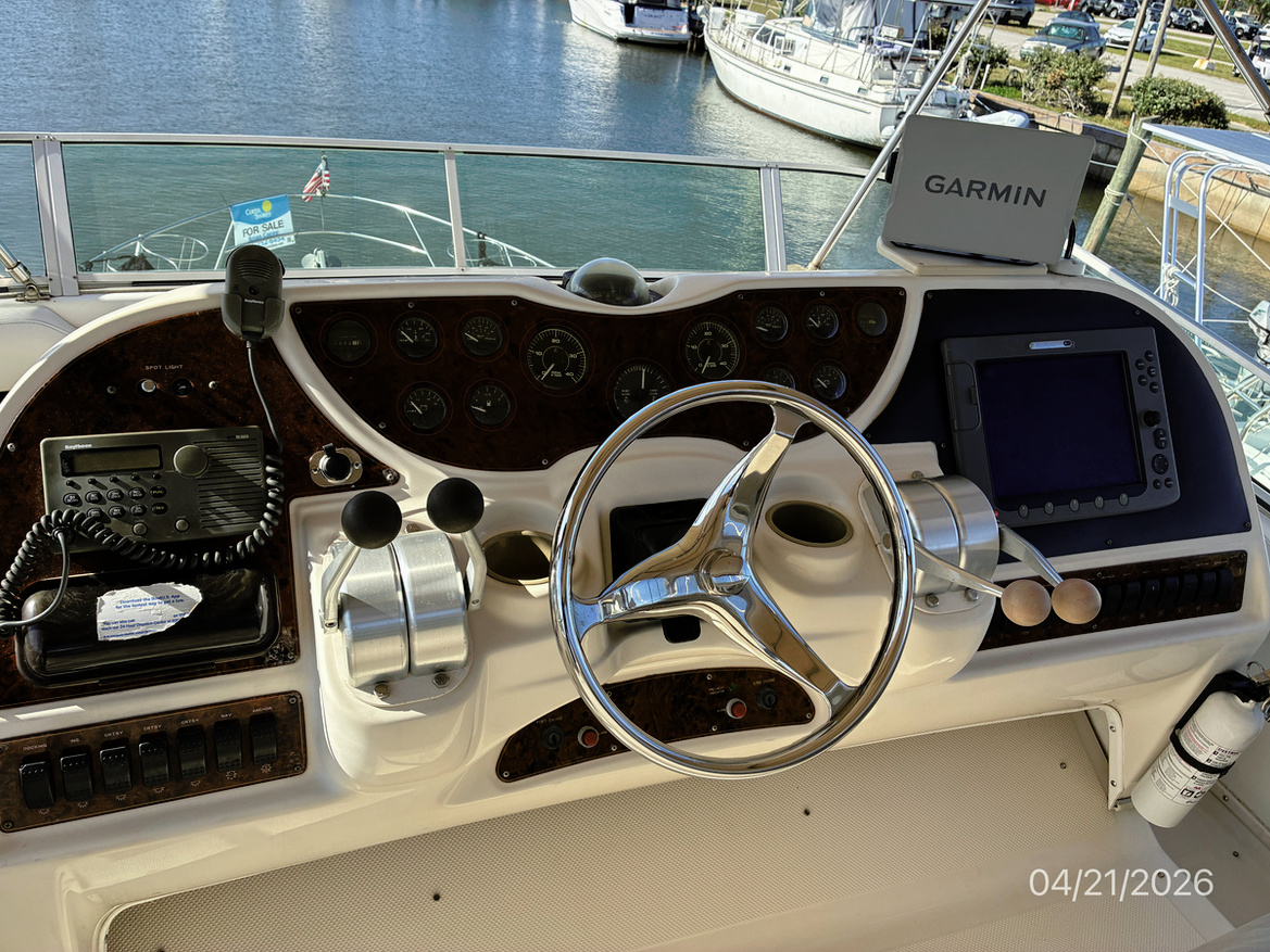 24-KnotComplainingFlybridge-C99BC.JPG