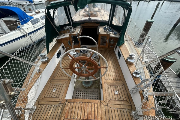 37_-Tayana-Cockpit-forward-23334.jpg