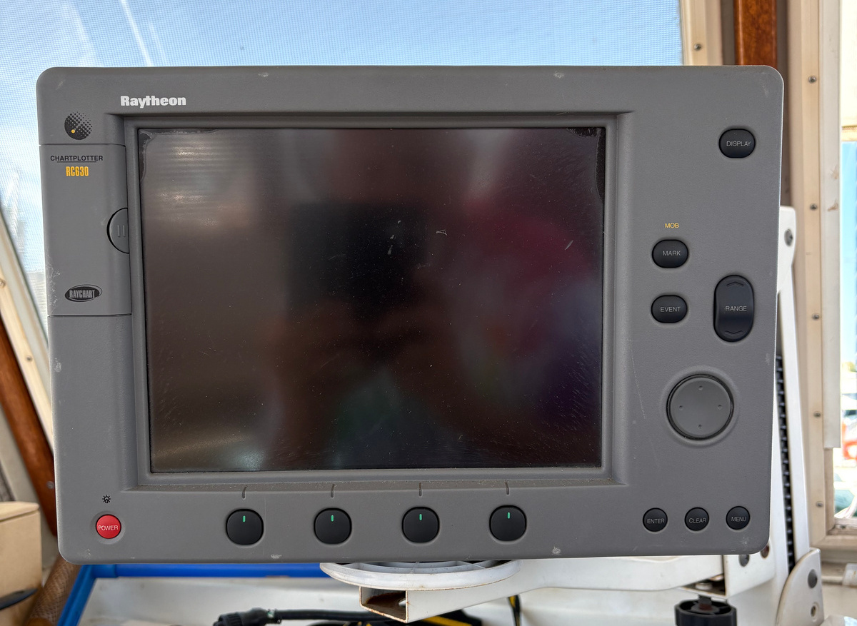 Image of Raytheon chart plotter RC630