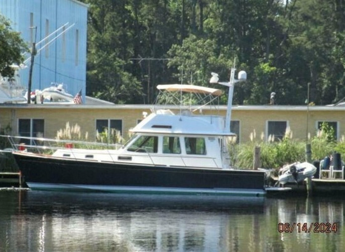 Image of 2005 42' Sabre Flybridge Motoryacht - Lucille