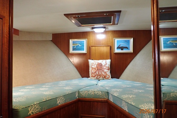48_-Hatteras-guest-stateroom-42F57.jpg