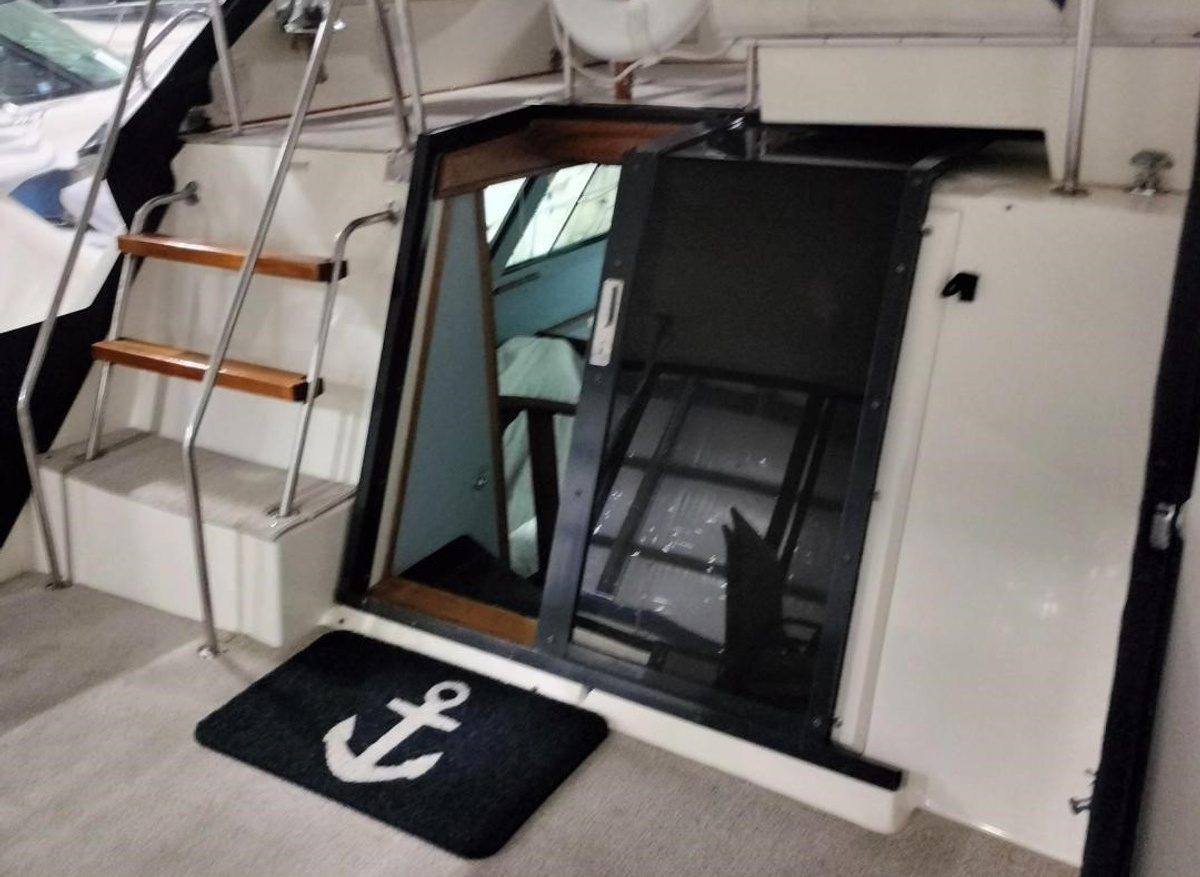 Aft deck salon_enclosed.jpg