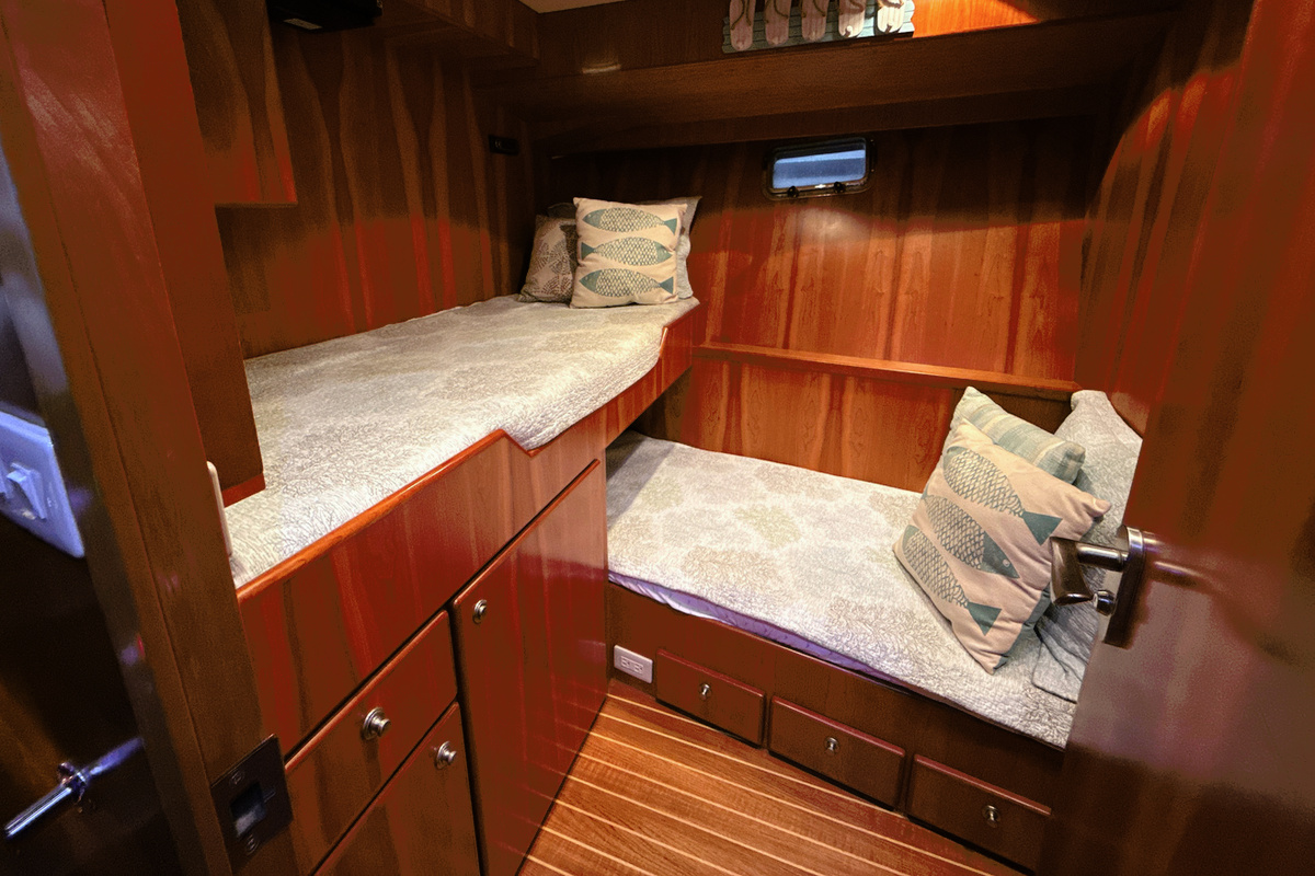 13-Port-stateroom-31AD1.jpeg