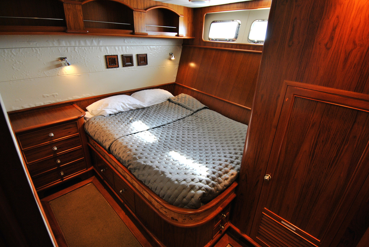 30-VIP-Stateroom-32C59.JPG