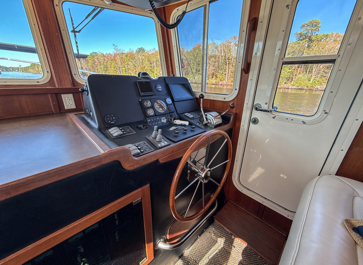 26 Pilothouse Helm.jpg