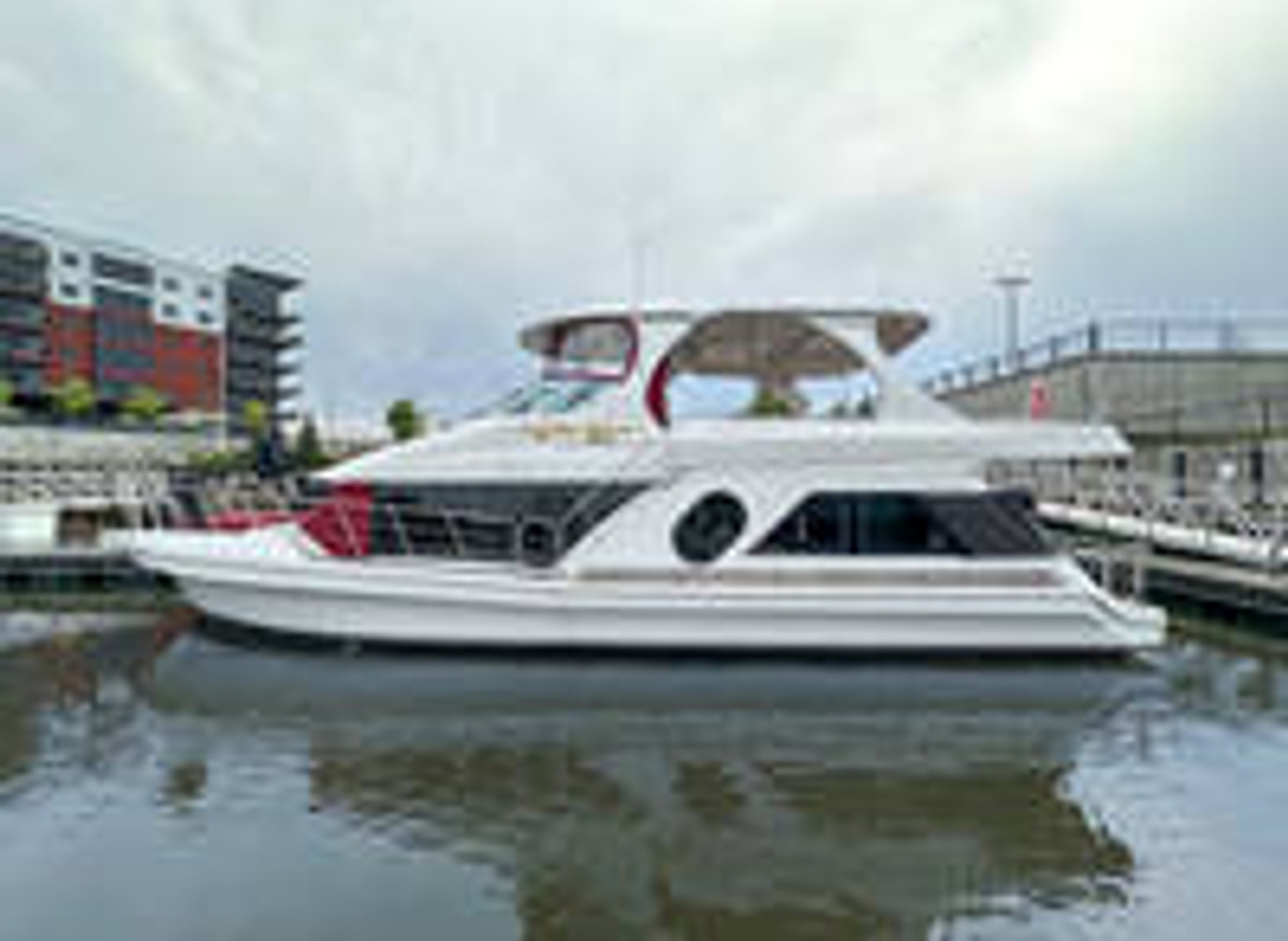 Image of 2012 Bluewater 5200 Yacht