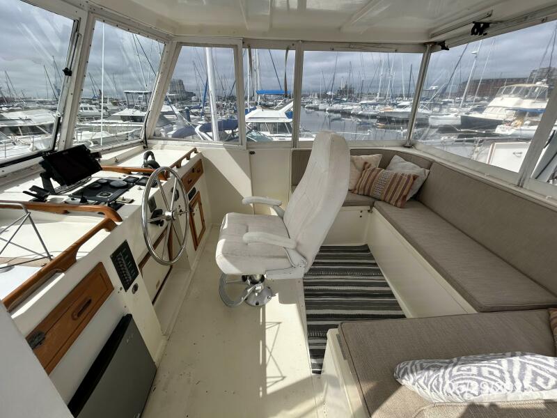 36_-Kadey-Krogen-flybridge-starboard-1AA0E.jpg