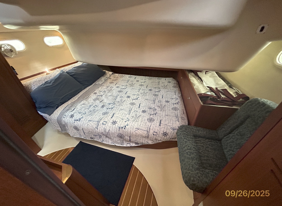 Red-Sky-master-stateroom-hr1-9-26-25-061A9.jpg