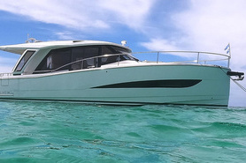 Image of 2022 Greenline 39 Hybrid 