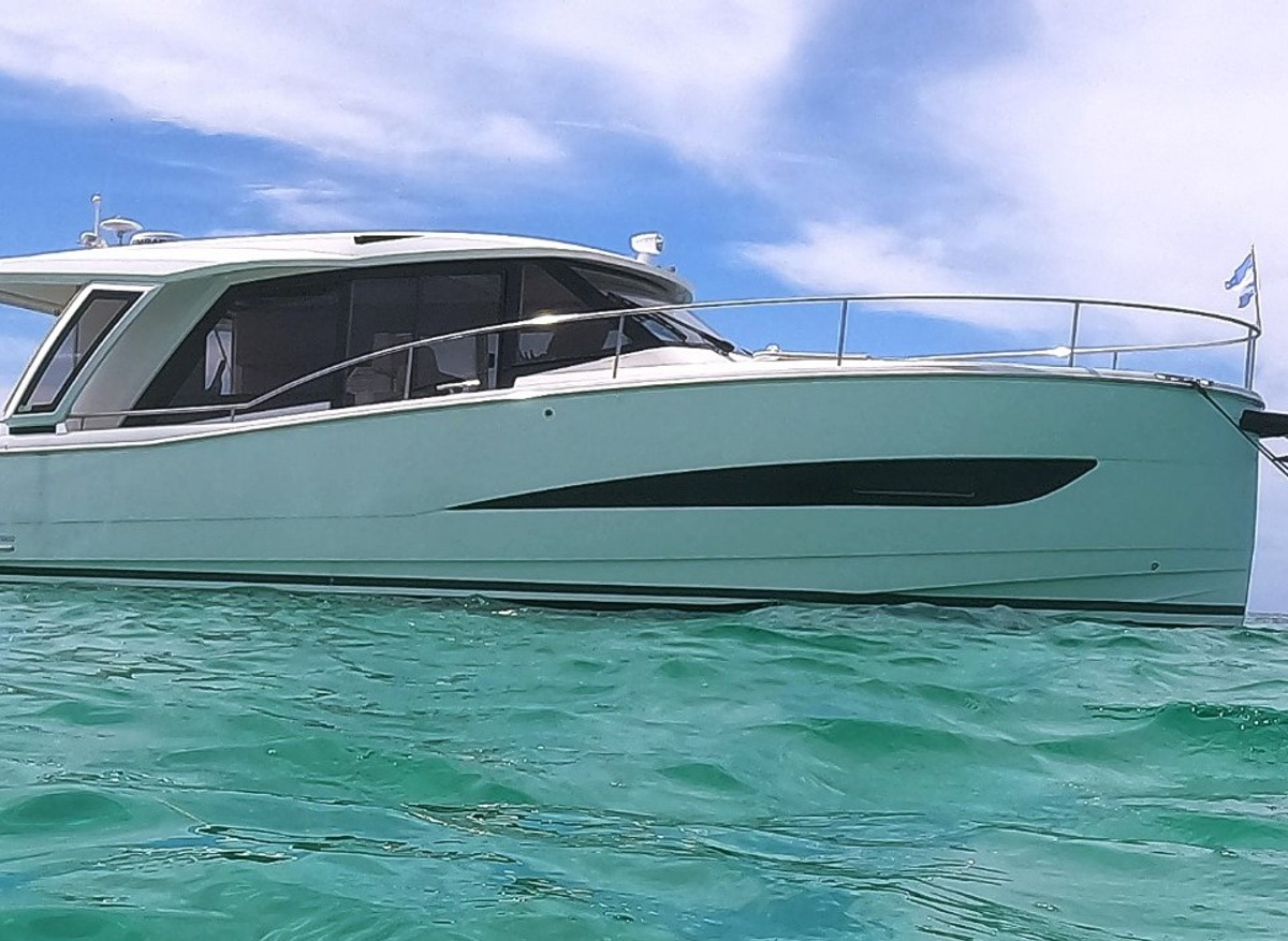 Image of 2022 Greenline 39 Hybrid 