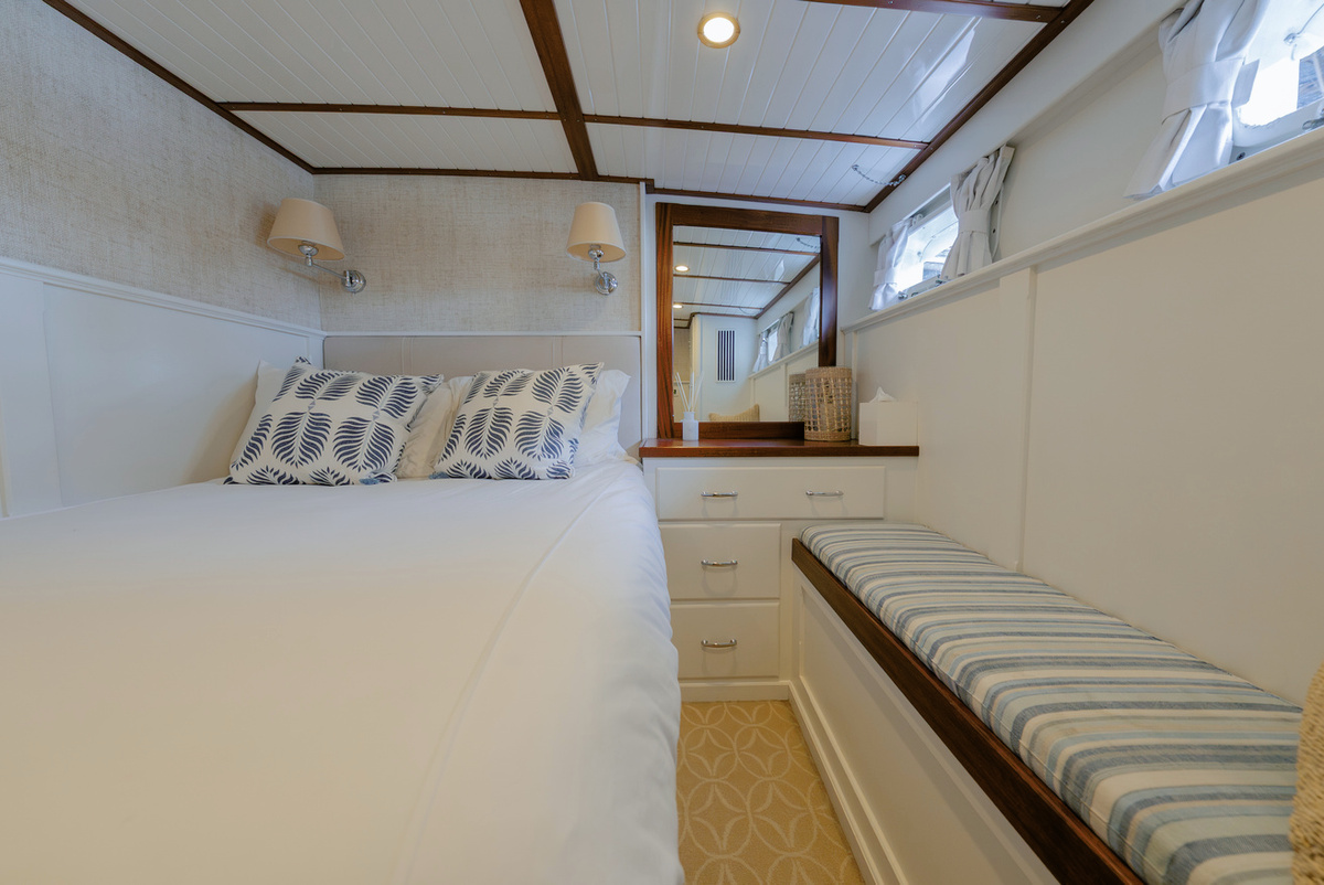 14-guest-stateroom-AEEAA.jpg