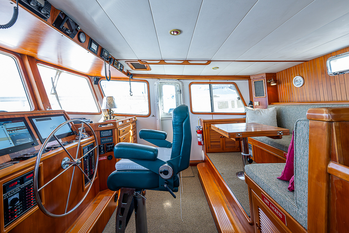 10-58_kadey_krogen_gandolf_pilot_house_3-E0638.jpg