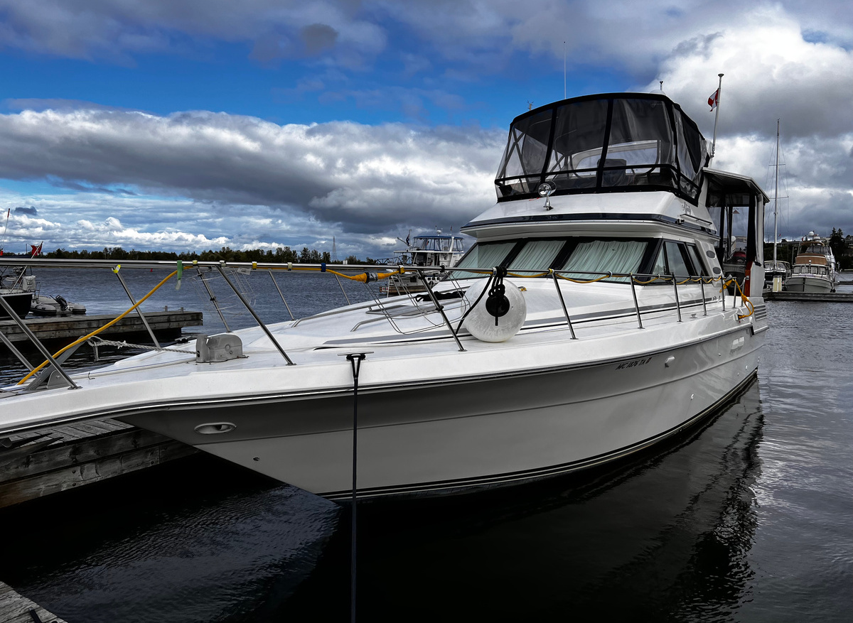 Image of SeaRay 44 Aft Cabin