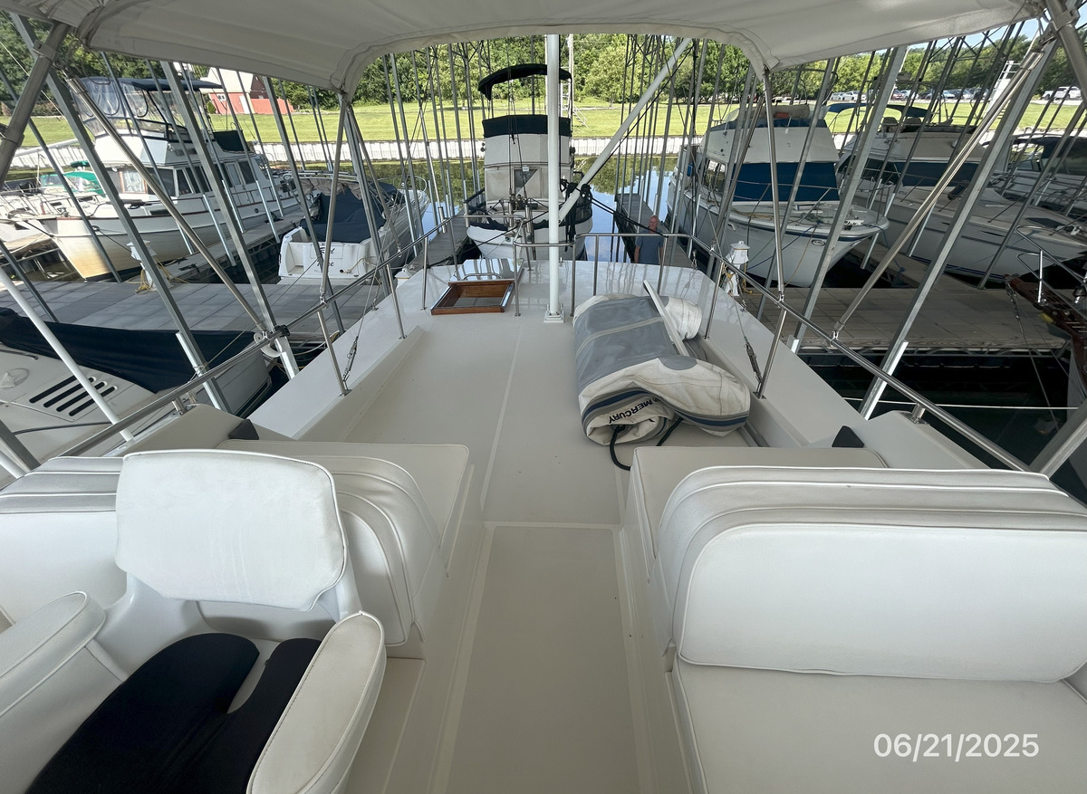Choices flybridge aft hr1 6-21-25.jpg