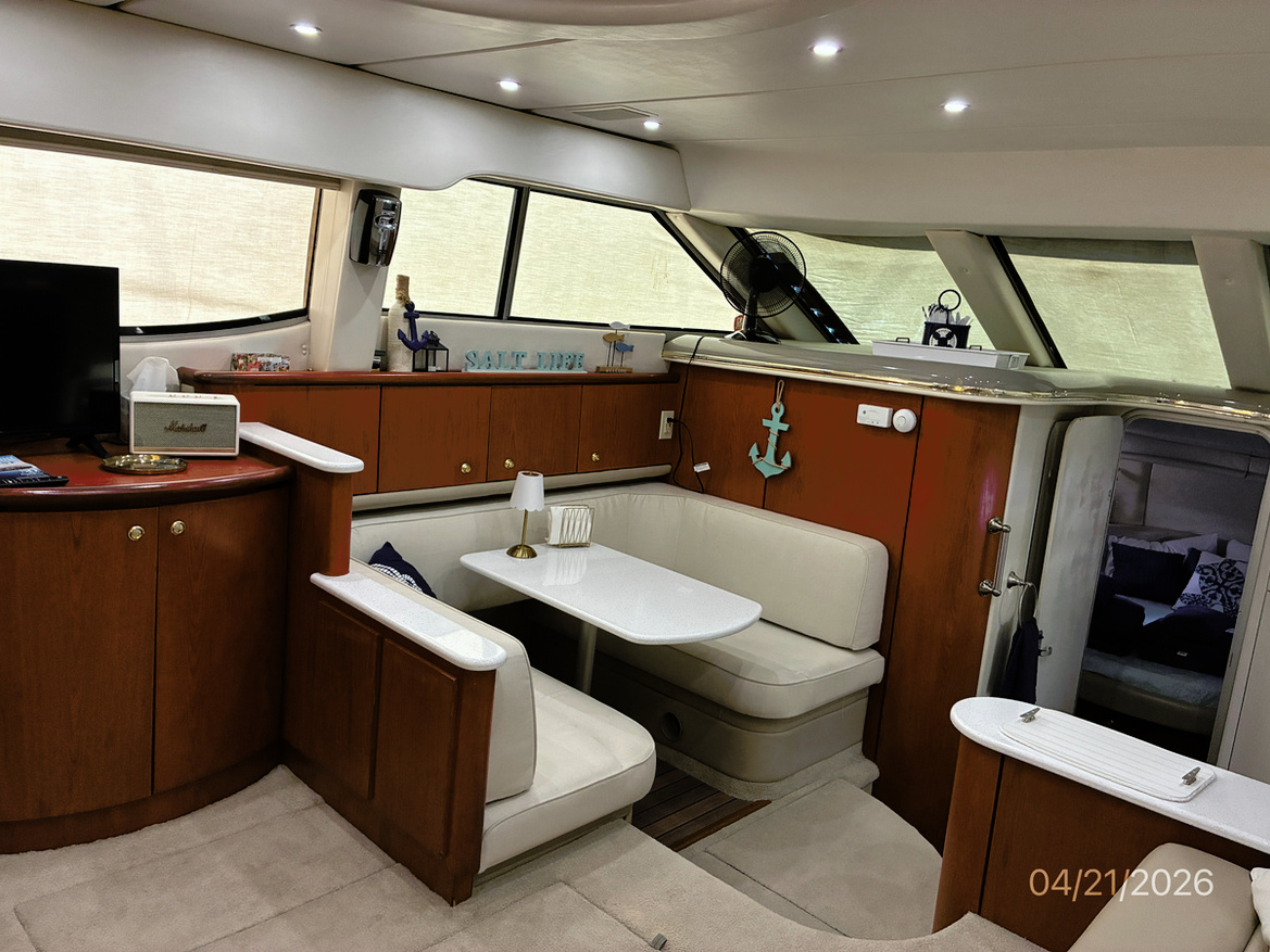 7-KnotComplainingSalon-F9625.jpg