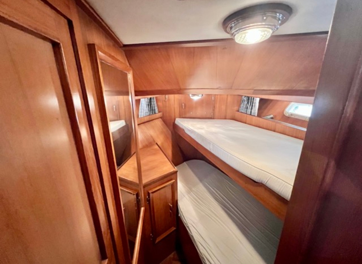 24 Nirvana 1987 Jefferson 42 forward statemroom 1 Medium.jpeg