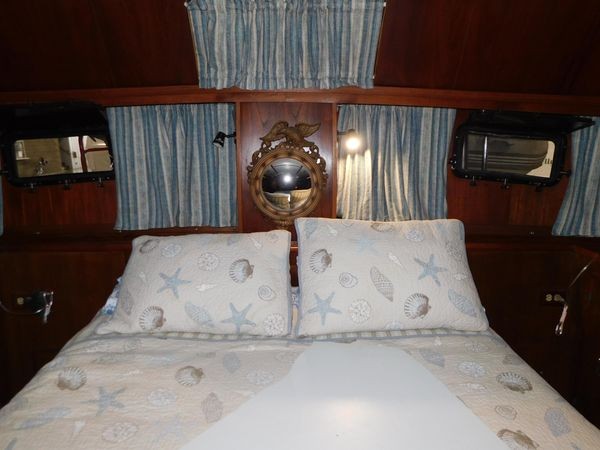 Aft-Cabin-4C601.jpg
