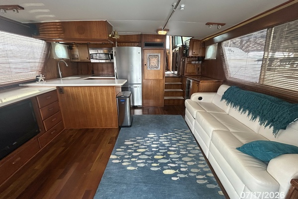 48_-Hatteras-Salon-forward-C8562.jpg