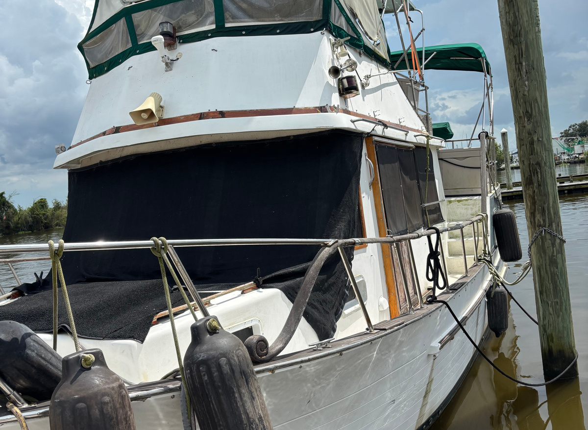 Image of 36 ft Sundeck Marine Trader