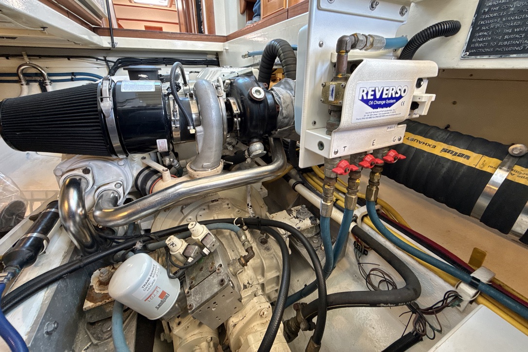 22-Engine-compartment-D4E8A.jpeg