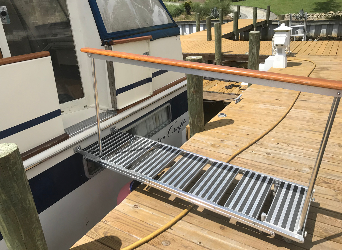 Marquipt boarding ladder.JPG