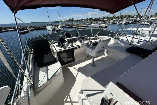 44_-High-Tech-Flybridge-Forward-08A7A.jpg