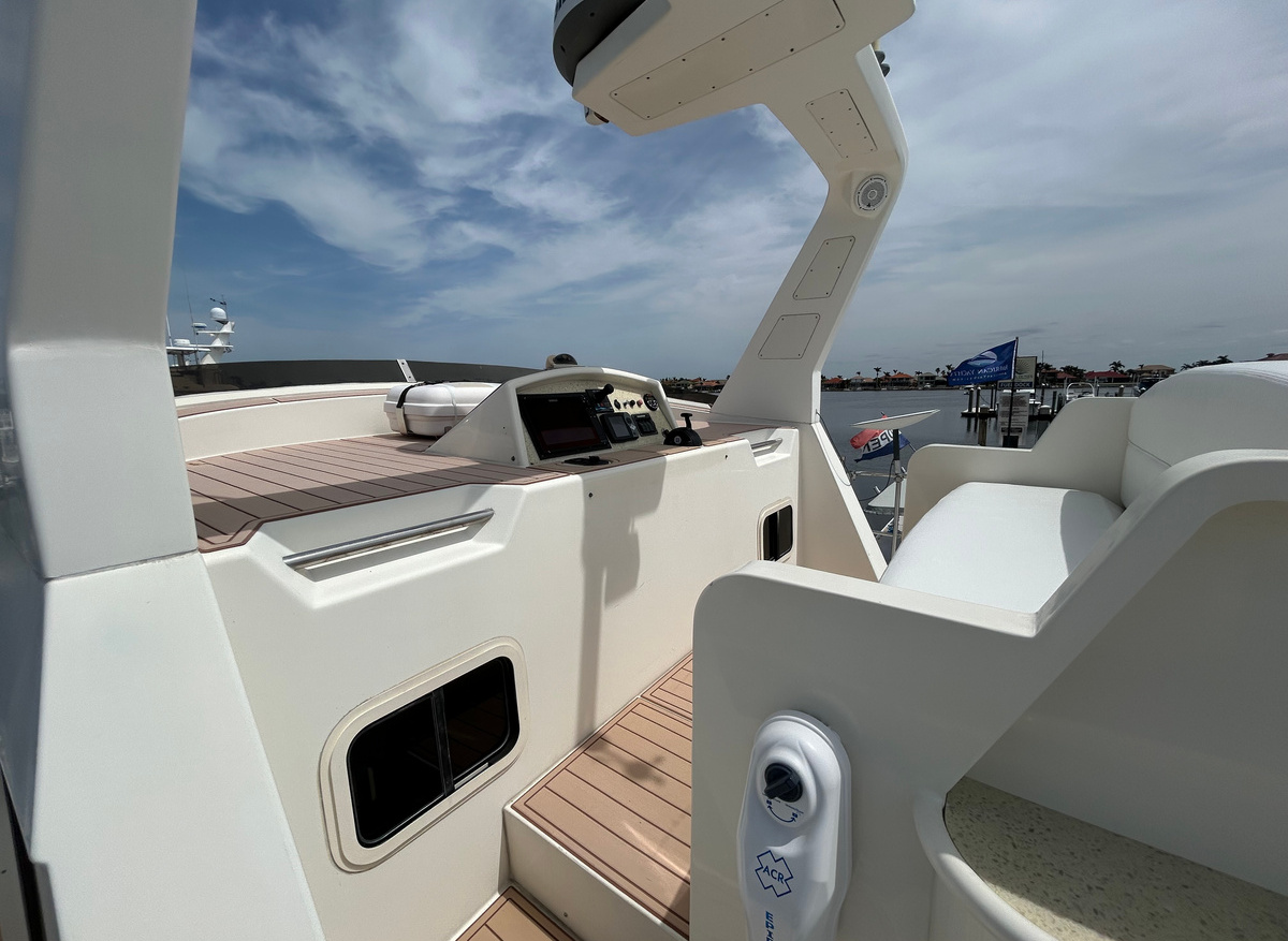 Endless Summer flybridge helm hr1 3-23-25.jpg