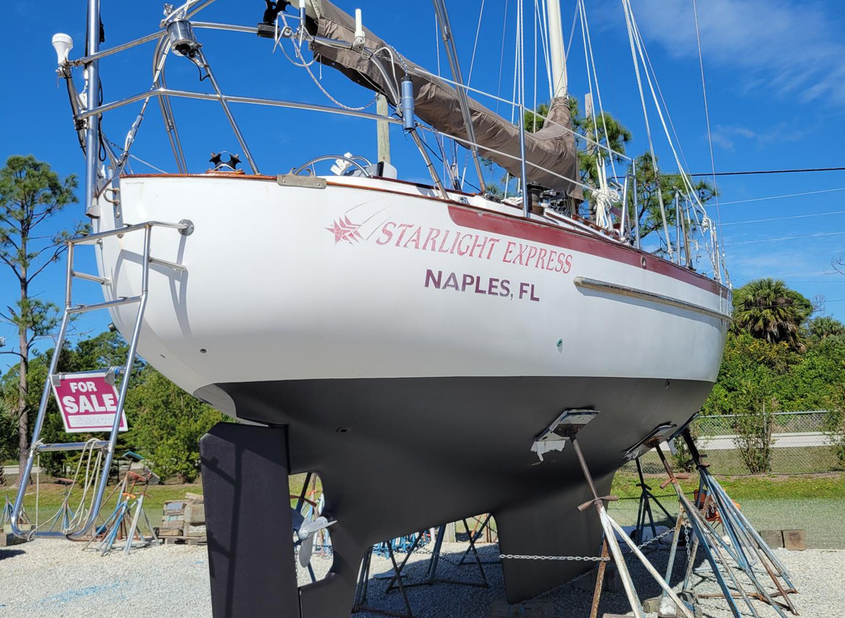 Image of 1988 Pacific Seacraft 34 Crealock design sailboat