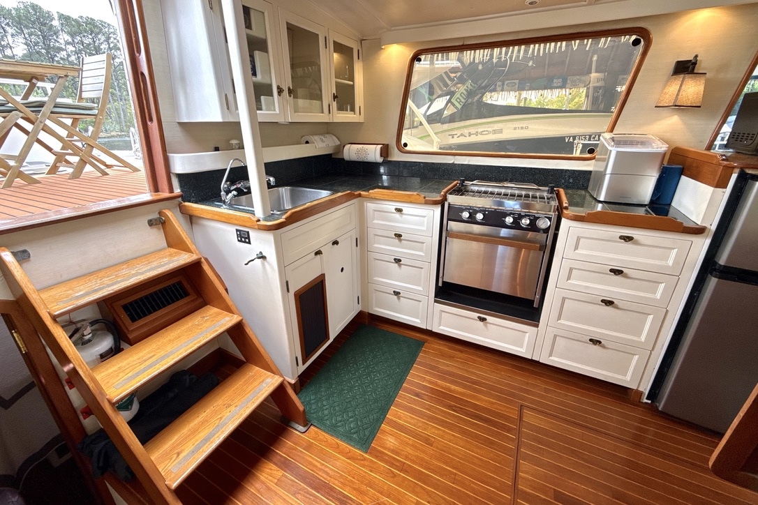 3-Galley-2-A7FE7.jpeg