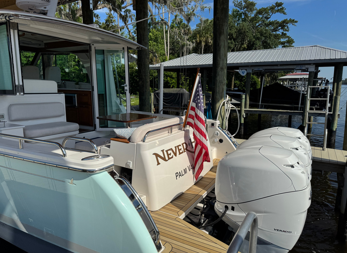 5-Engines-and-Transom-01-3C2A1.jpg